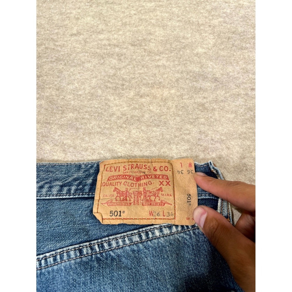Levis 501 Original Fit Straight‎ Jeans Mens 36x34 Blue Denim Cotton Medium Wash - Picture 9 of 16